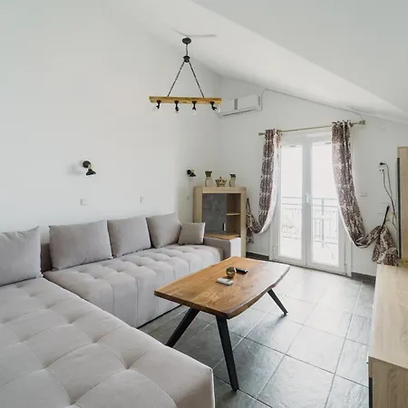 Apartament Stellatos House