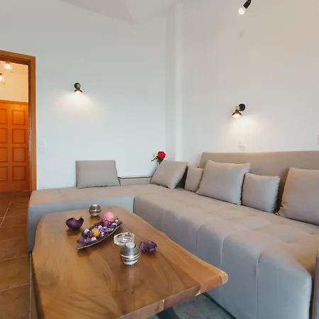 Apartament Stellatos House *