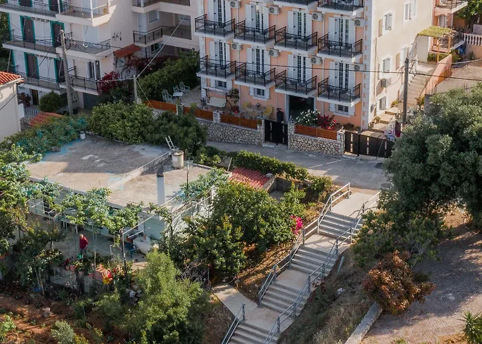 Stellatos House Апартаменты Порос