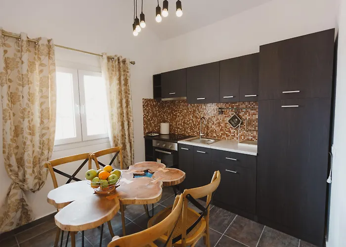 Stellatos House Порос