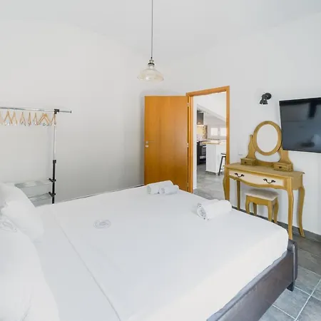 Stellatos House بوروس