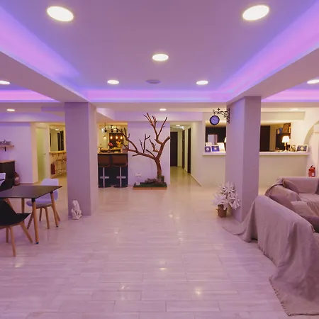 Stellatos House * بوروس