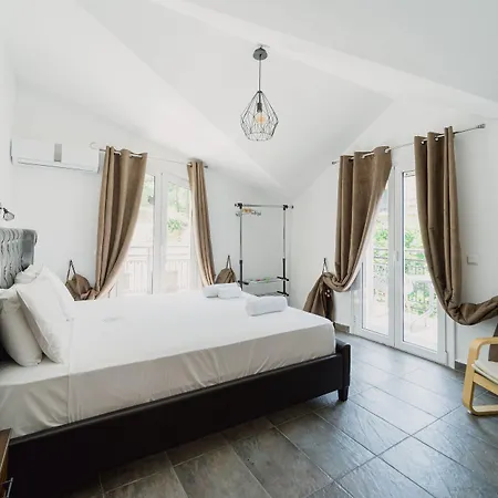 Stellatos House * بوروس